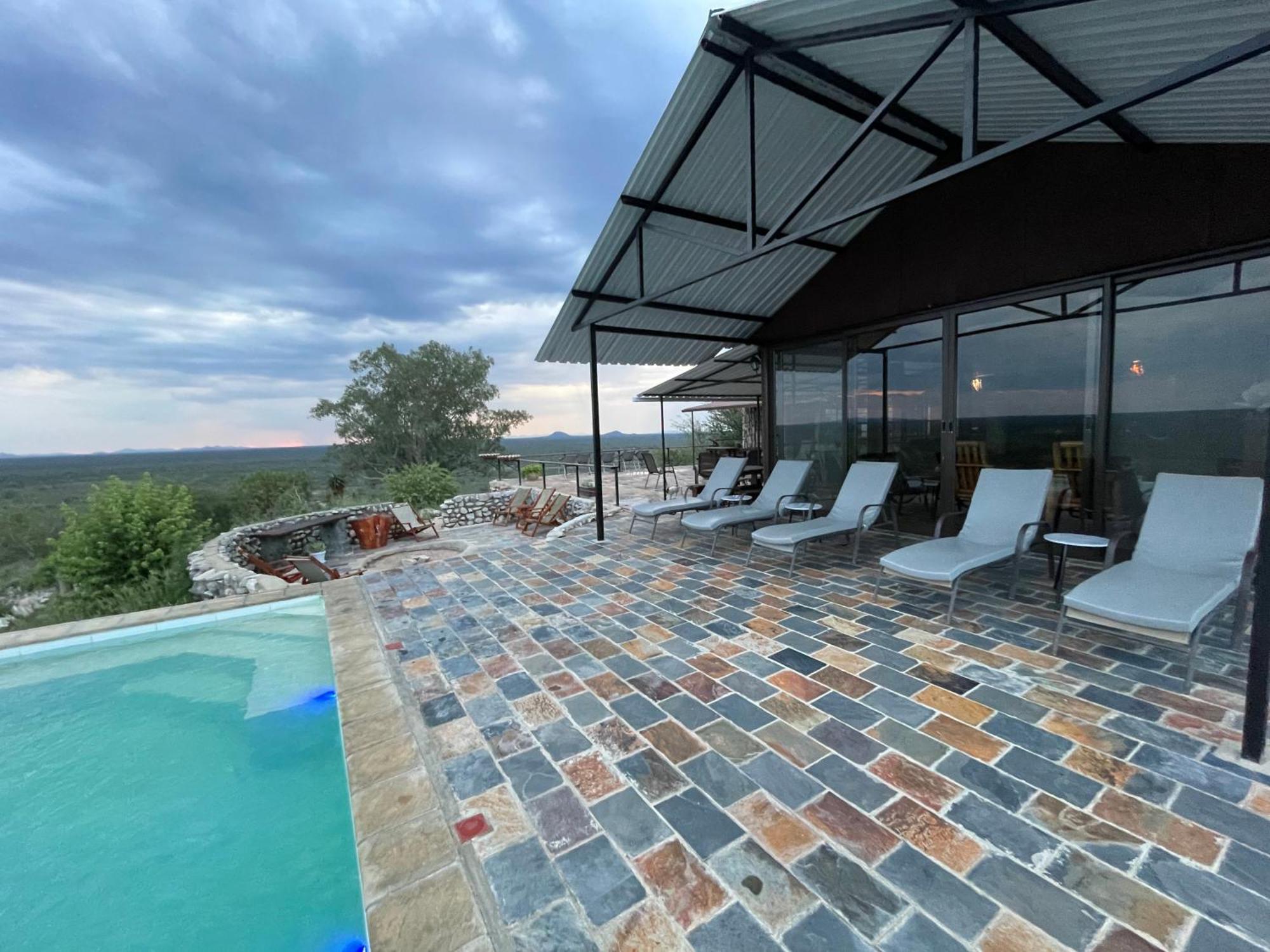 Aloegrove Safari Lodge Otjiwarongo Εξωτερικό φωτογραφία